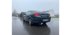 Opel Astra H TwinTop avec silencieux arrière découpé d'un côté - 115x85 type 32